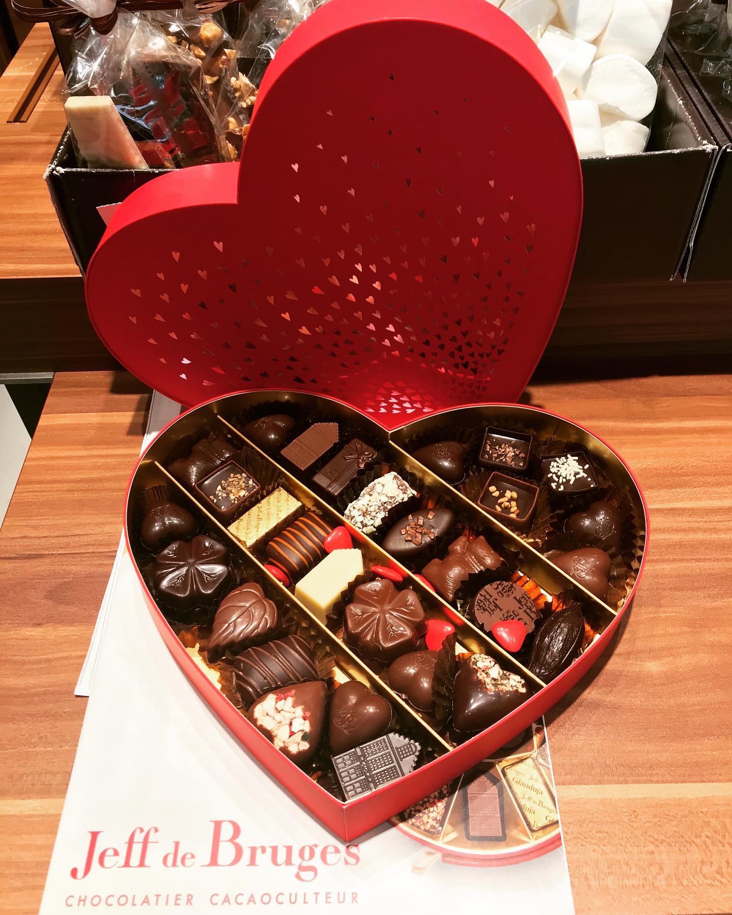 Coffret coeur satin pour une Saint-Valentin des plus gourmandes ! 