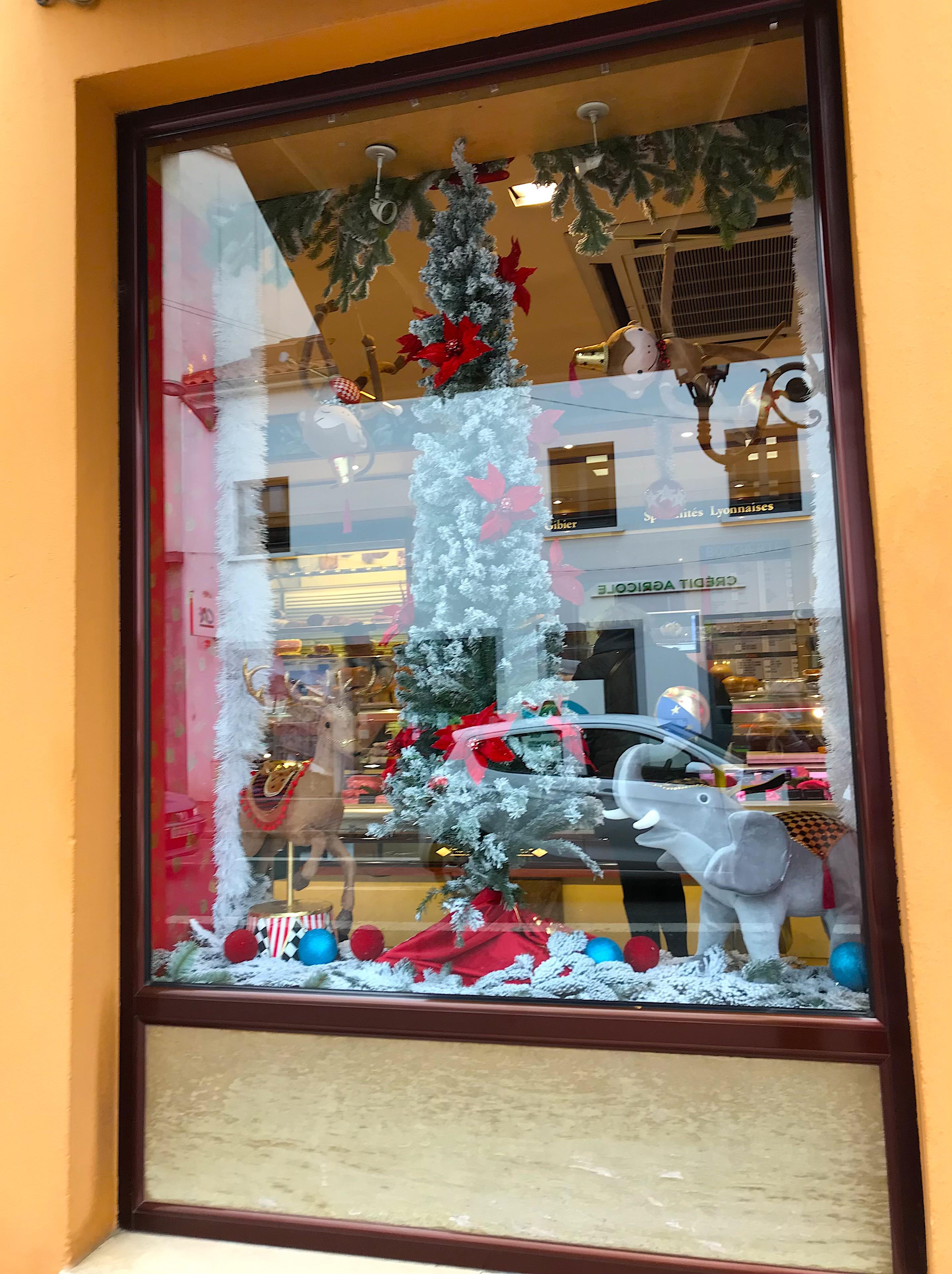 📣Les vitrines de Noël des commerçants !🎄🎁