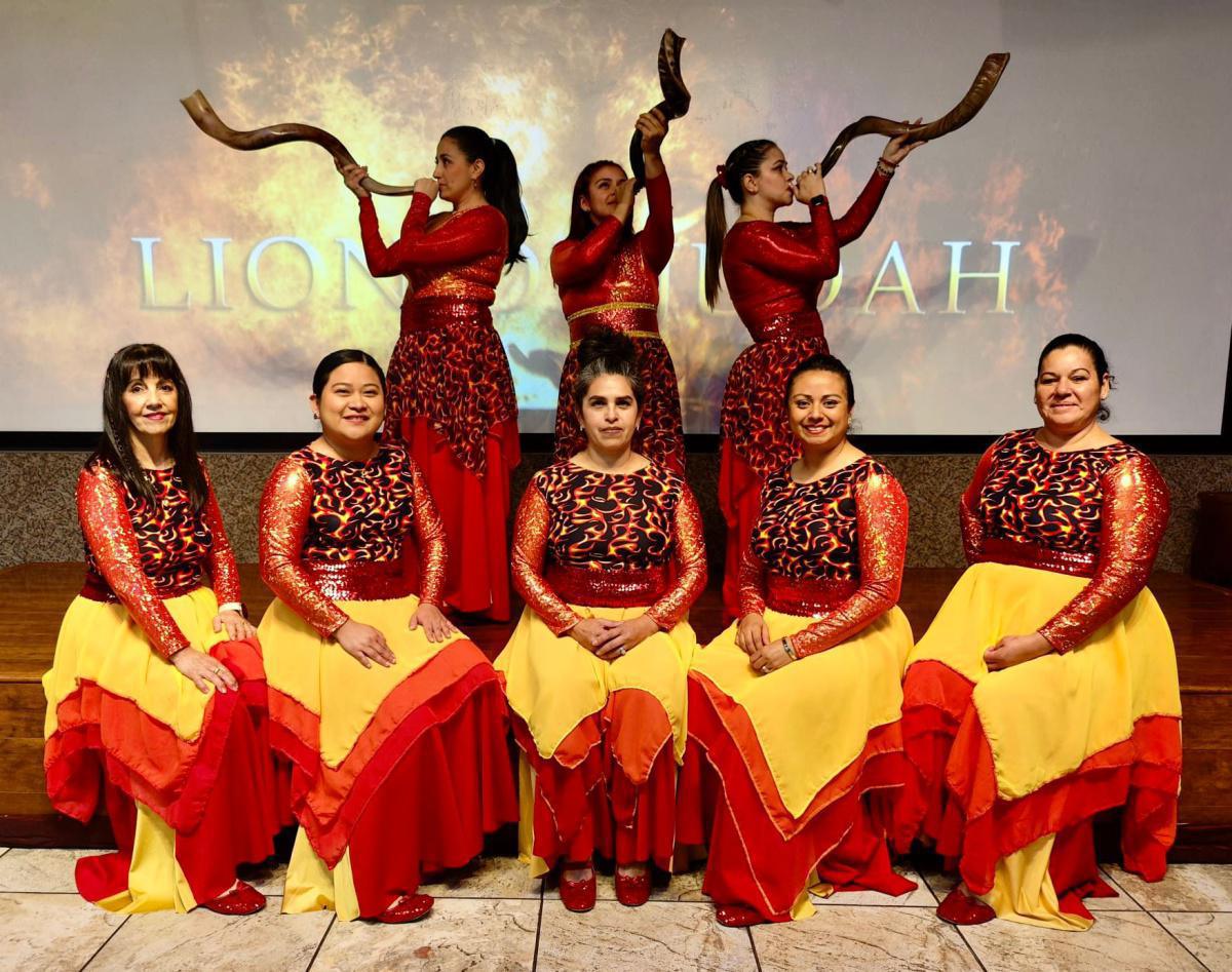 Ministerio de Danza Uncion y Fuego.