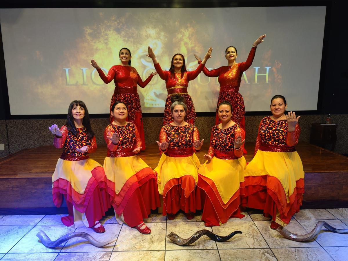 Ministerio de Danza Uncion y Fuego.