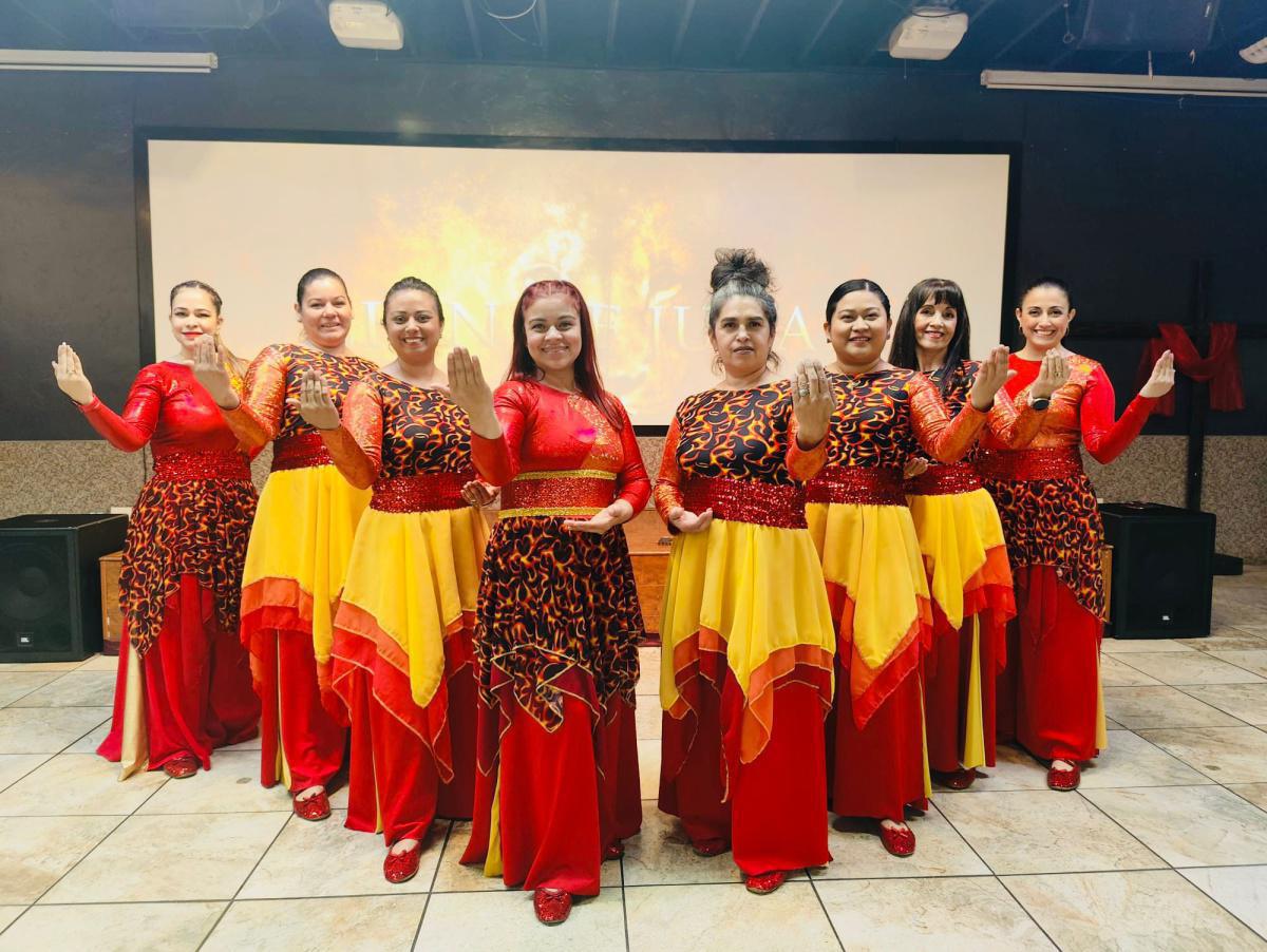 Ministerio de Danza Uncion y Fuego.