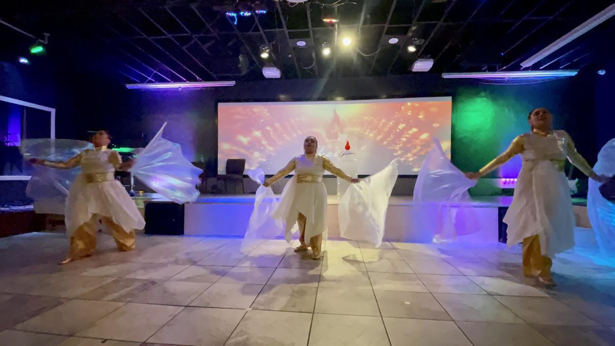 Ministerio de Danza Uncion y Fuego.