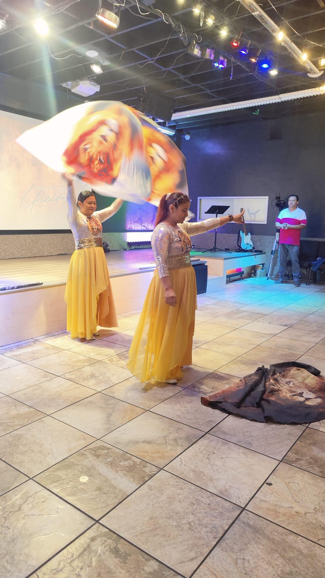 Ministerio de Danza Uncion y Fuego.