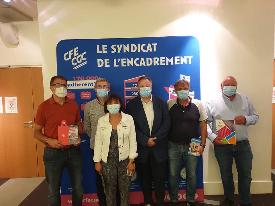 L’accompagnement d’une personne lors de la survenue d’un handicap nécessite une présence exigeante et des compétences multiples. Les délégués CFE CGC se forment sur le sujet du handicap ! L’accompagnement d’une personne lors de la survenue d’un handicap nécessite une présence exigeante et des compétences multiples. Les délégués CFE CGC se forment sur le sujet du handicap !