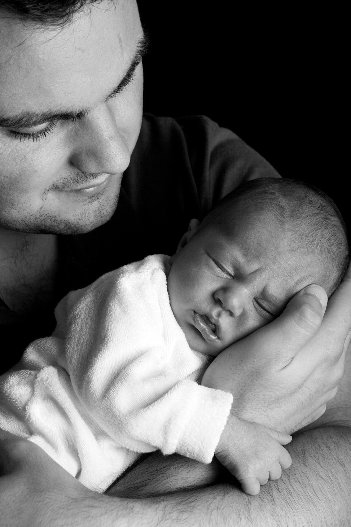 Congé de paternité : sa durée passe de 11 à 25 jours à compter du 1er juillet