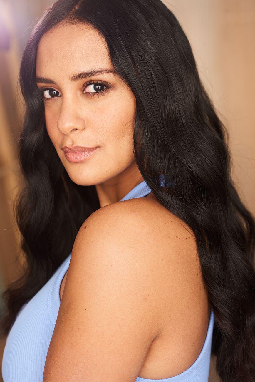 SANDY HERNÁNDEZ SERÁ MINERVA MIRABAL EN LA NUEVA SERIE DE DISNEY +