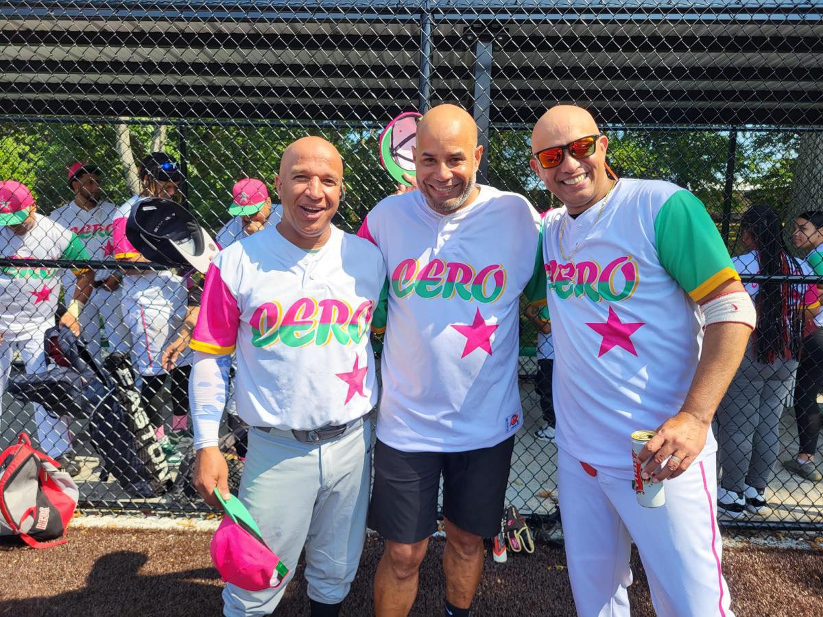 Cero Estrellas con Danny MT derrota a Dominiqueños inicio Liga de Softbol de Otoño de Newark NJ