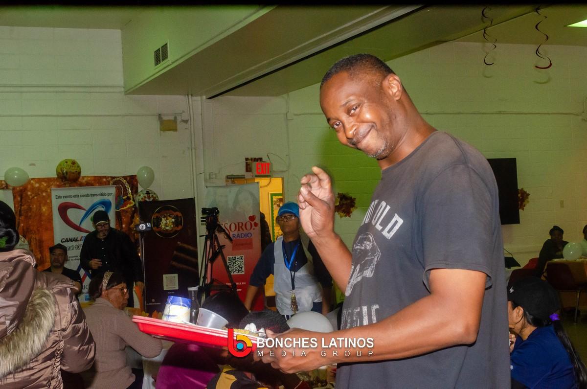 "Unión y Solidaridad: SOTO SUBLIMATION y ALEGRIA CIGAR Brindan Cena y Pavos a la Comunidad del Bronx"