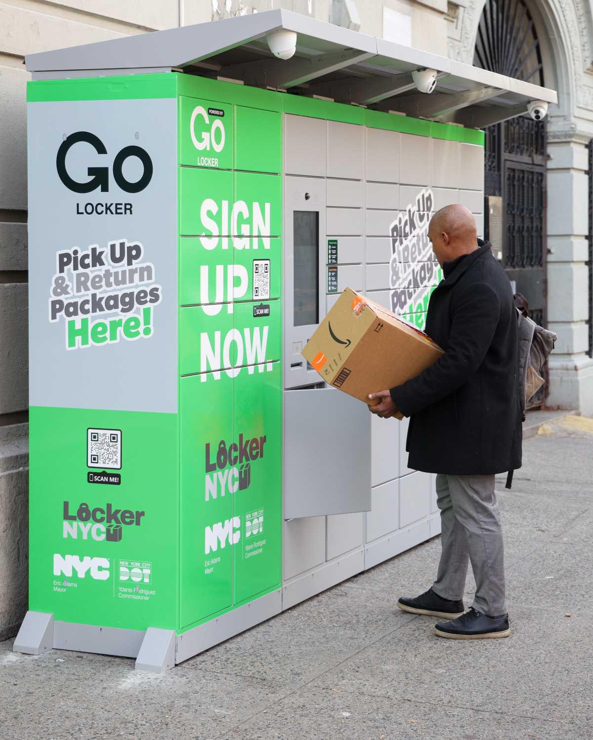 NYC DOT AMPLIA EL NÚMERO DE CASILLEROS DE ENTREGA PÚBLICA SEGURA DISPONIBLES PARA ENVIAR Y RECIBIR PAQUETES ANTES DE LA TEMPORADA DE COMPRAS NAVIDEÑAS