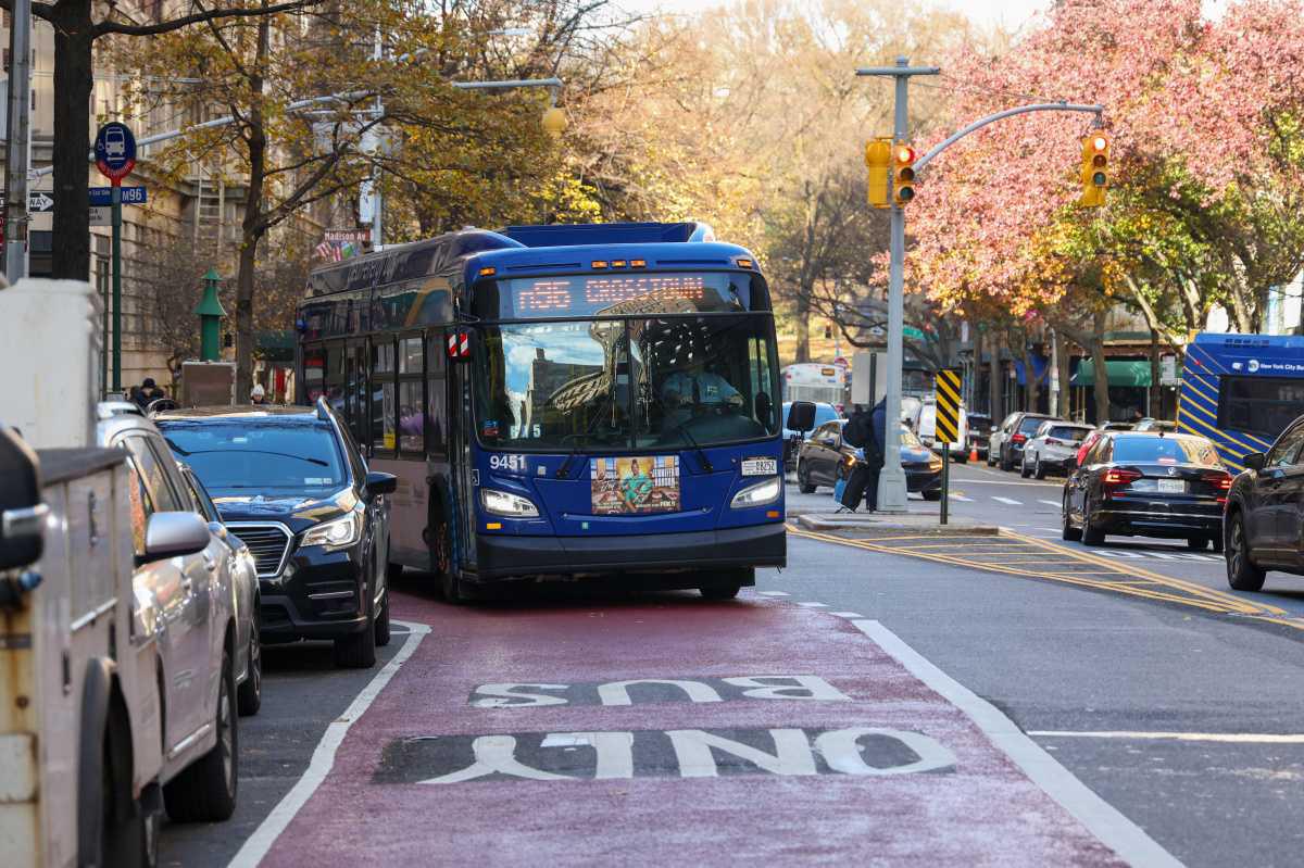 NYC DOT COMPLETA UN IMPORTANTE REDISEÑO DE LA CALLE 96 DE MANHATTAN, CON NUEVOS CARRILES PARA AUTOBUSES Y OTRAS MEJORAS DE SEGURIDAD