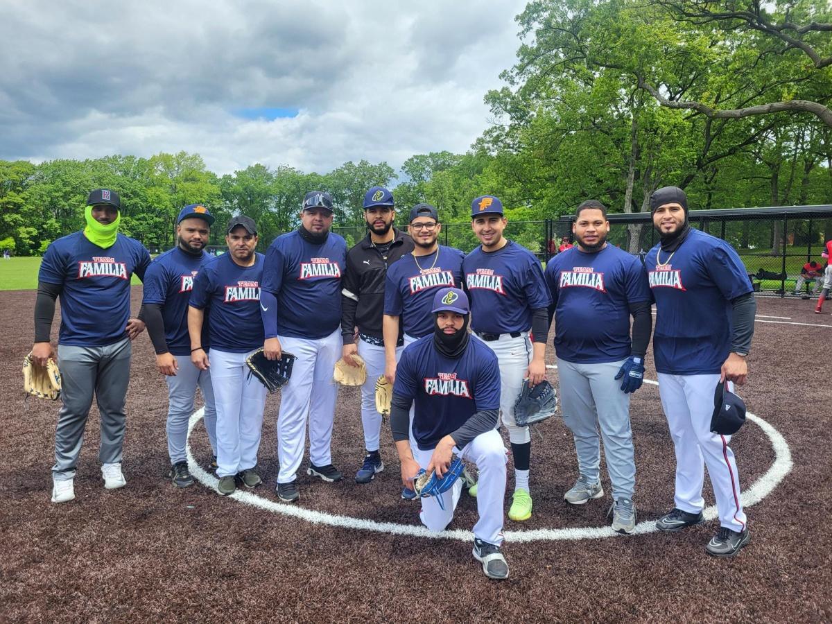 Cero Estrellas team Familia dividieron en sus compromisos softbolísticos de la Liga Deportiva de New Jersey