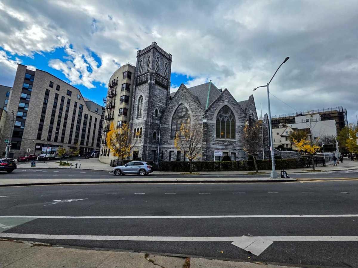 TREMONT BAPTIST CHURCH: UN TESORO OCULTO EN EL BRONX TREMONT BAPTIST CHURCH: UN TESORO OCULTO EN EL BRONX