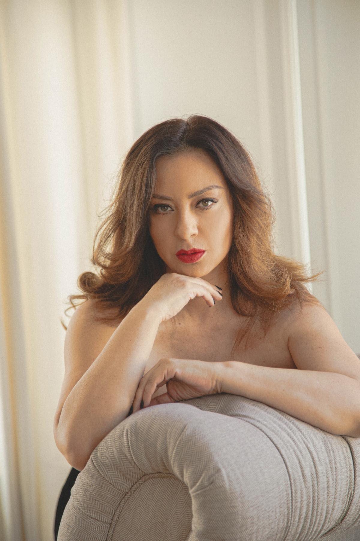 BRAVA PRESENTA SU NUEVO SENCILLO “5 Y 6”,