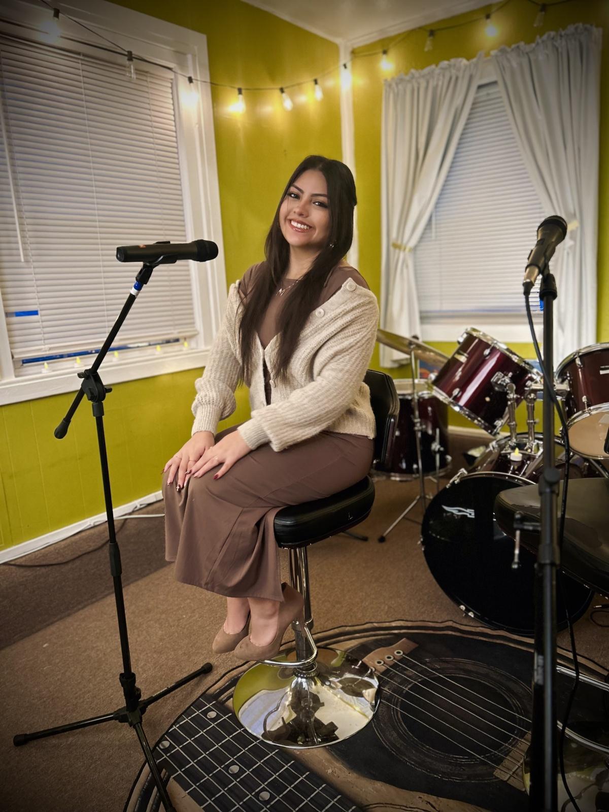 MARTINA PRESENTA “LIE TO ME”, LA CANCIÓN QUE DEFINE LAS RELACIONES DE ESTA GENERACIÓN