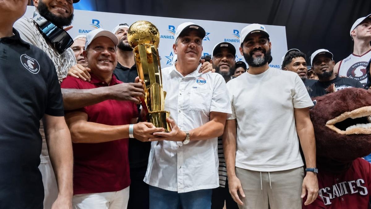¡Gigantes hacen historia! San Francisco de Macorís celebra su tercera corona en la LNB ¡Gigantes hacen historia! San Francisco de Macorís celebra su tercera corona en la LNB