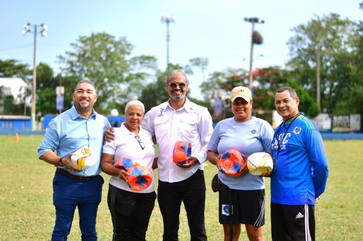 INEFI fortalece el desarrollo del fútbol formativo con entrega de balones a la Academia San Francisco Fútbol Club INEFI fortalece el desarrollo del fútbol formativo con entrega de balones a la Academia San Francisco Fútbol Club