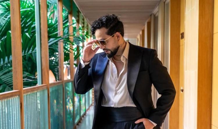 Lemar le dice “sí” a la moda: así lució el salsero venezolano en el RD Bridal Week 2026