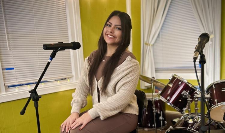 MARTINA PRESENTA “LIE TO ME”, LA CANCIÓN QUE DEFINE LAS RELACIONES DE ESTA GENERACIÓN