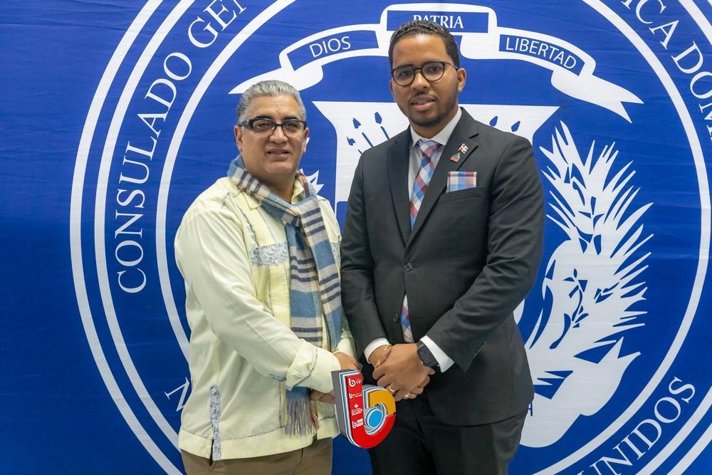 Entrega reconocimientos a jóvenes destacados en el exterior en Premio Nacional de la Juventud 2023 NY (10)
