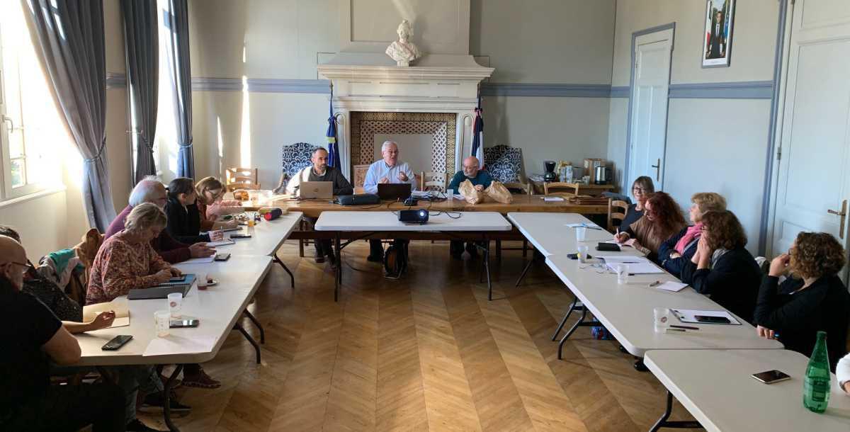 Rencontre des associations et de la municipalité Rencontre des associations et de la municipalité