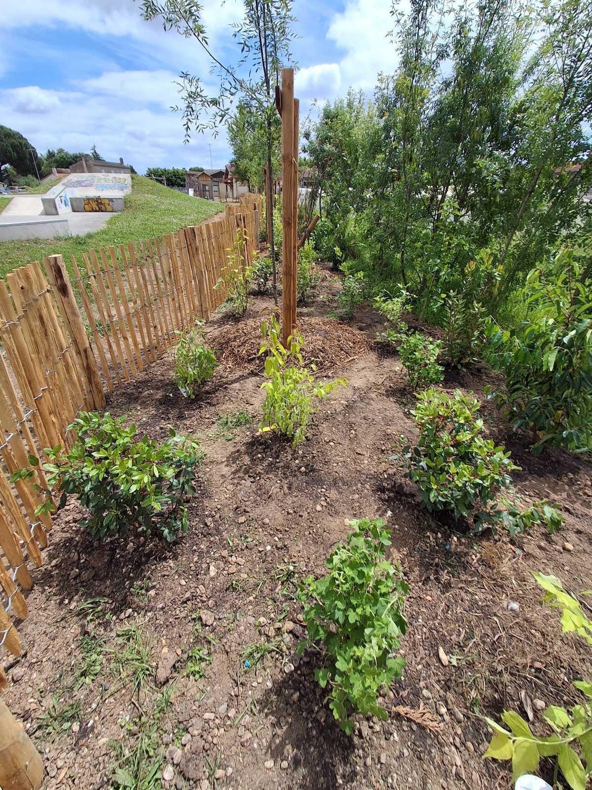 Avancement des travaux d'aménagement de l'aire de jeux Avancement des travaux d'aménagement de l'aire de jeux