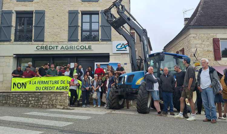 Appel à la mobilisation contre la fermeture de sept agences du Crédit Agricole