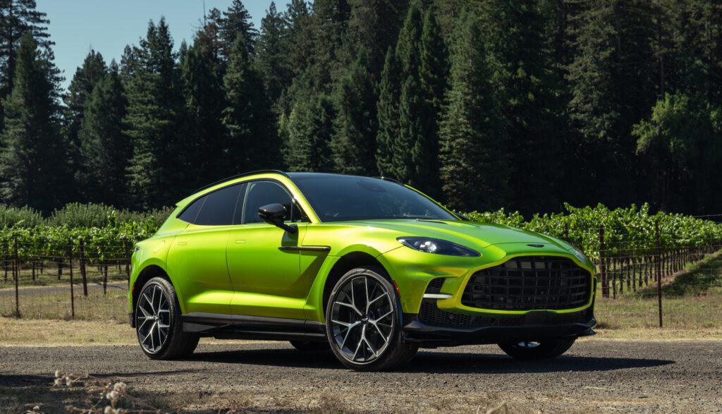 أستون مارتن DBX S: SUV فاخر يثير شغف عشاق السيارات