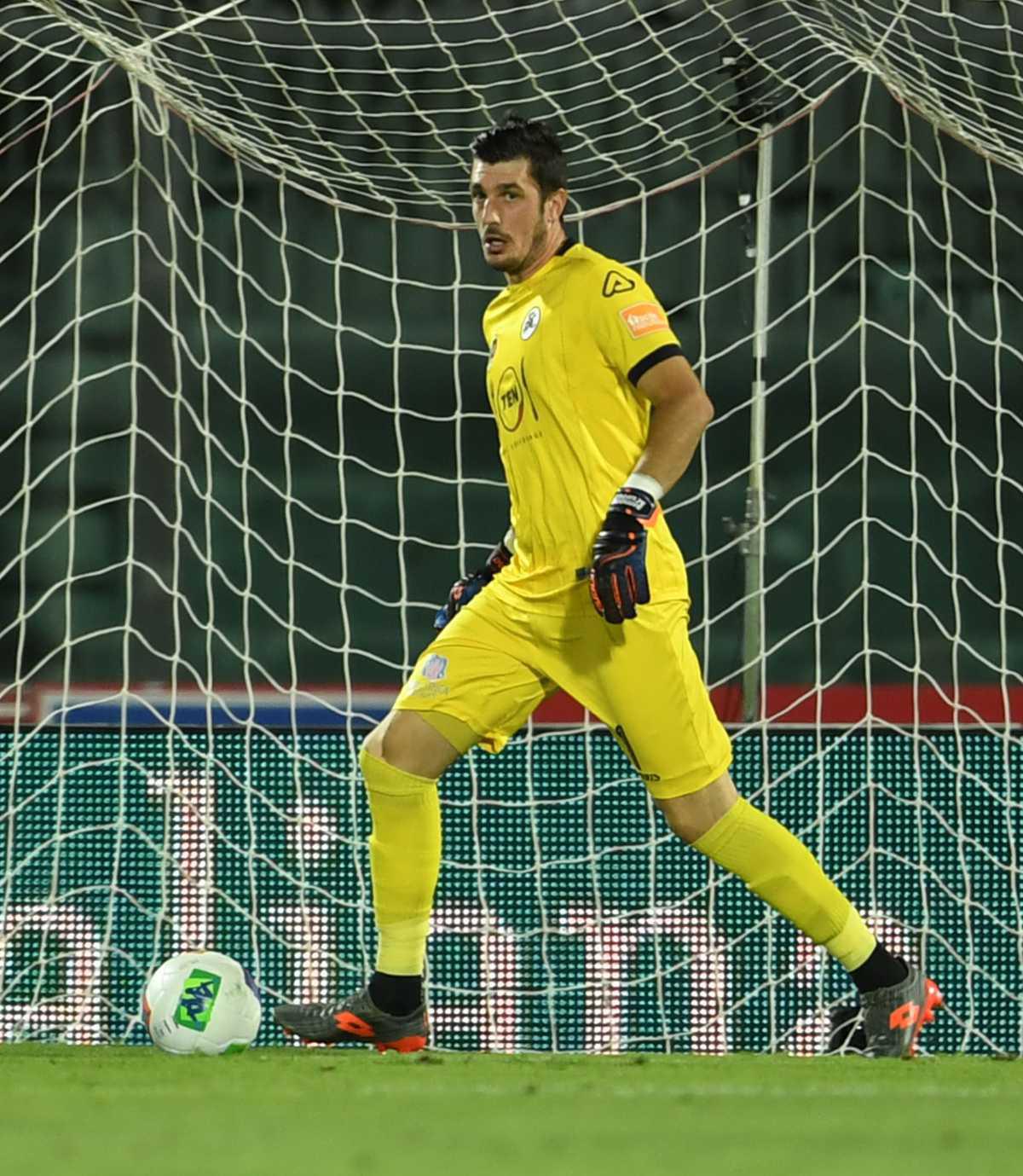 Da lontano... Simone Scuffet (Apoel, Cipro)