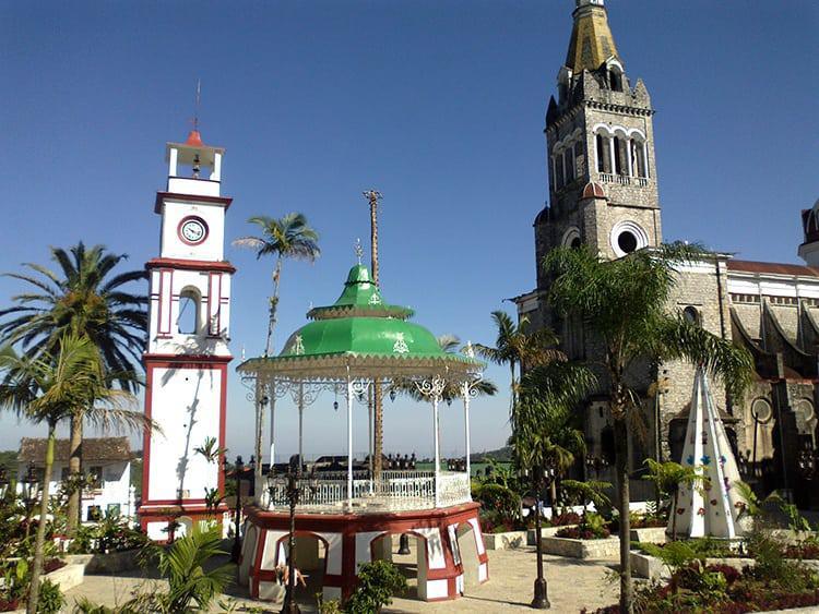 Torre de Reloj y Plaza Central