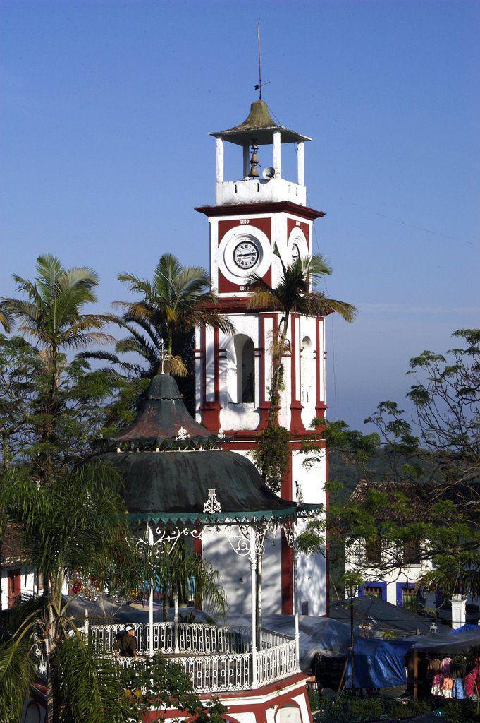 Torre de Reloj y Plaza Central