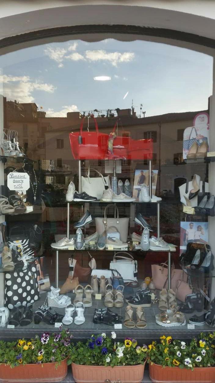 Oasi Calzature e Pelletteria - Oasis Footwear and Leather Goods Oasi Calzature e Pelletteria - Oasis Footwear and Leather Goods