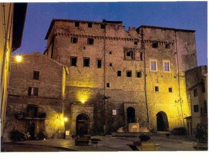 Percorsi di Trekking - Trekking Trails Percorsi di Trekking - Trekking Trails