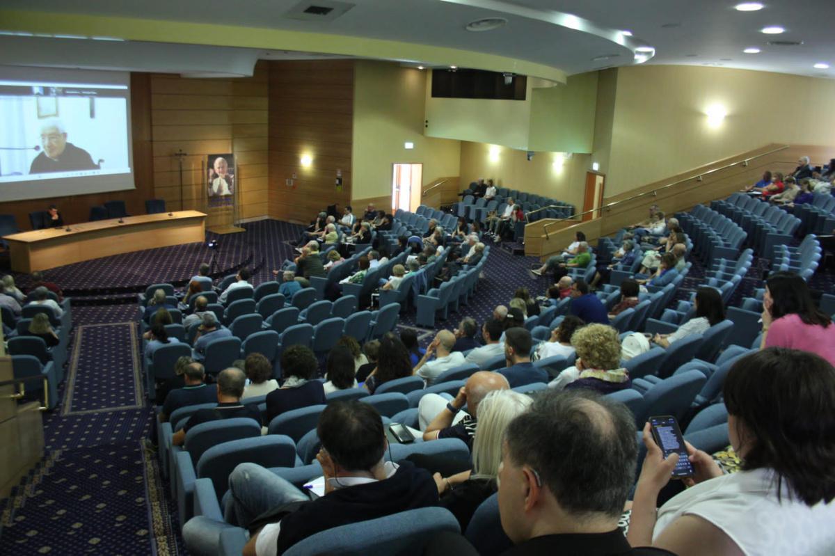 "Maria ci cerca, facciamoci trovare da Maria" - 23 - 25 giugno, ritiro Associati a San Giovanni Rotondo "Maria ci cerca, facciamoci trovare da Maria" - 23 - 25 giugno, ritiro Associati a San Giovanni Rotondo