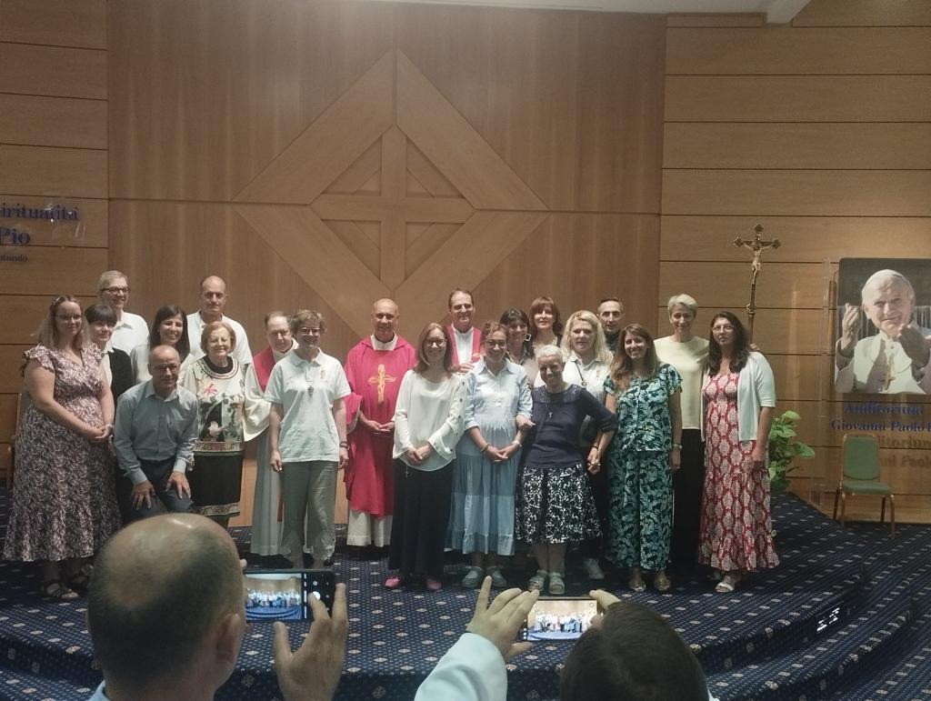 Una sorgente di doni preziosi: gli Esercizi spirituali degli Associati Una sorgente di doni preziosi: gli Esercizi spirituali degli Associati