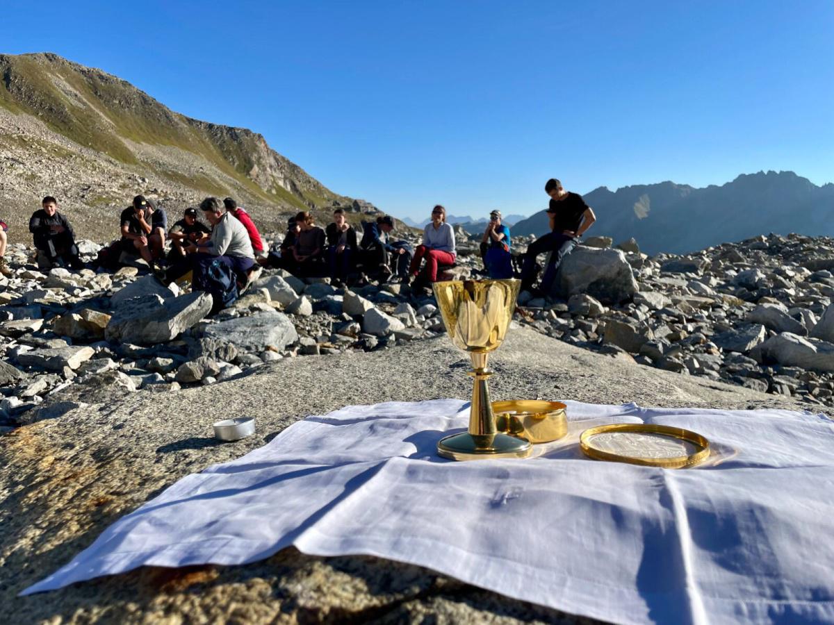 Un'avventura spirituale tra le vette Un'avventura spirituale tra le vette