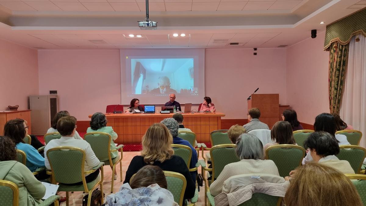 La donna consacrata: scuola di formazione permanente femminile La donna consacrata: scuola di formazione permanente femminile