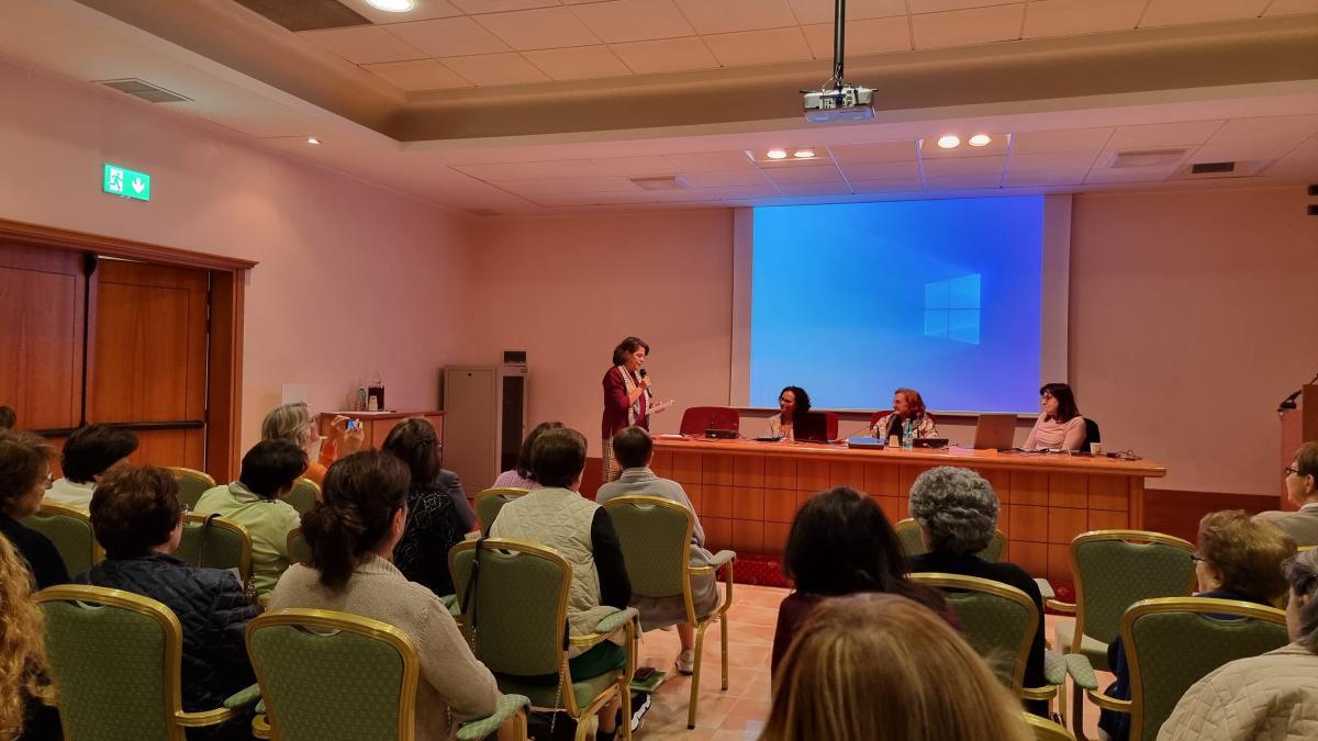 La donna consacrata: scuola di formazione permanente femminile La donna consacrata: scuola di formazione permanente femminile