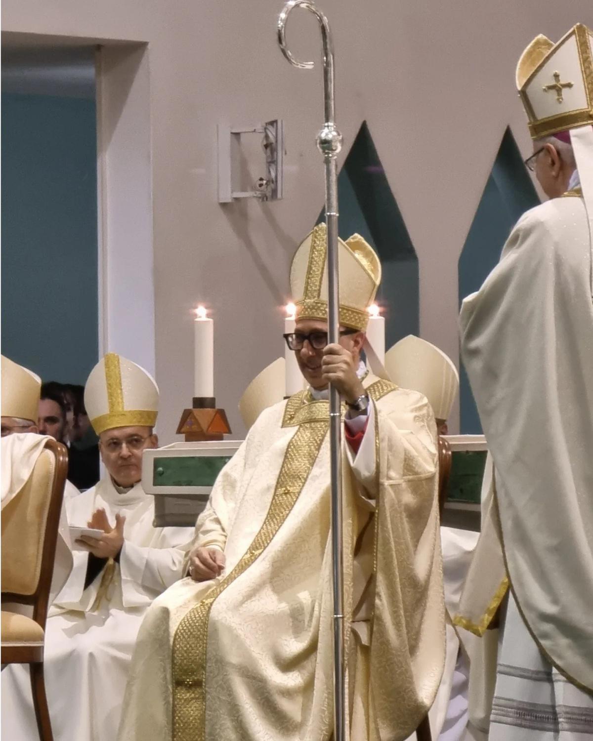 L’onore di pascere i tuoi agnelli: l'ordinazione episcopale di Mons. Giuseppe Russo L’onore di pascere i tuoi agnelli: l'ordinazione episcopale di Mons. Giuseppe Russo