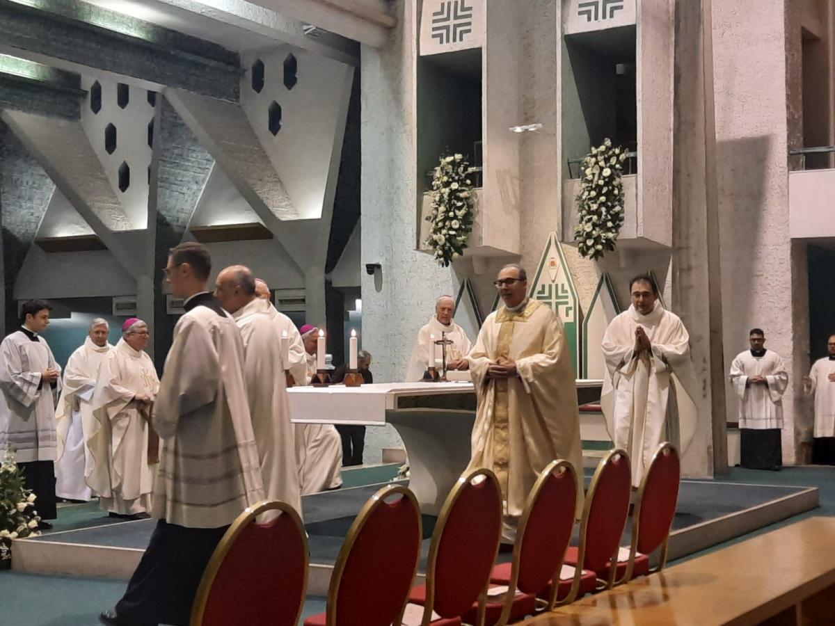 L’onore di pascere i tuoi agnelli: l'ordinazione episcopale di Mons. Giuseppe Russo L’onore di pascere i tuoi agnelli: l'ordinazione episcopale di Mons. Giuseppe Russo