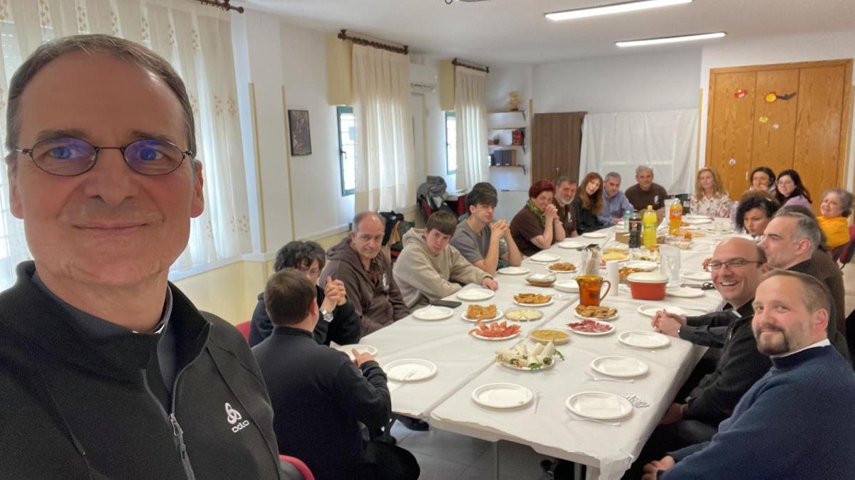 Un abbraccio di cuori disponibili, riscaldati dal nostro carisma. La missione in Spagna Un abbraccio di cuori disponibili, riscaldati dal nostro carisma. La missione in Spagna