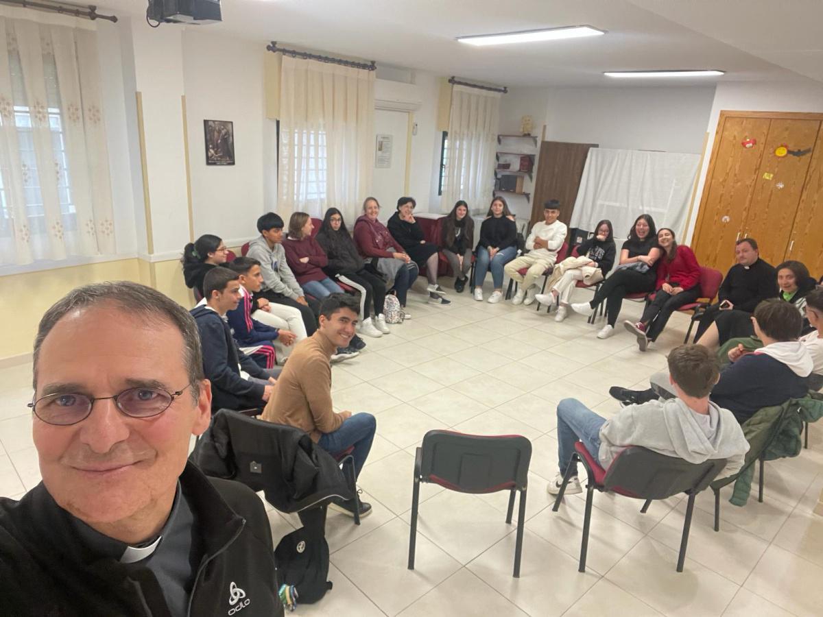 Un abbraccio di cuori disponibili, riscaldati dal nostro carisma. La missione in Spagna Un abbraccio di cuori disponibili, riscaldati dal nostro carisma. La missione in Spagna