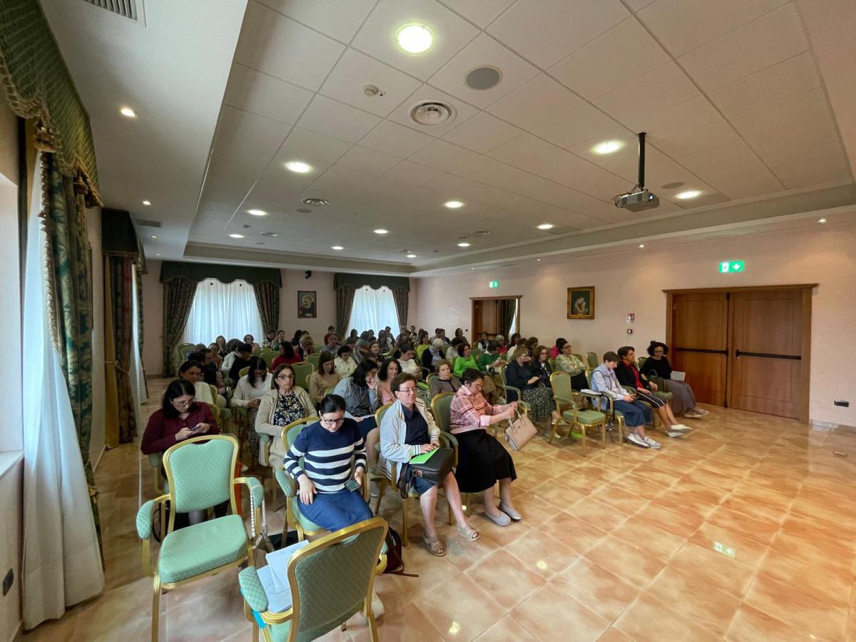 Le Serve della Sofferenza in rapporto alla Chiesa oggi Le Serve della Sofferenza in rapporto alla Chiesa oggi