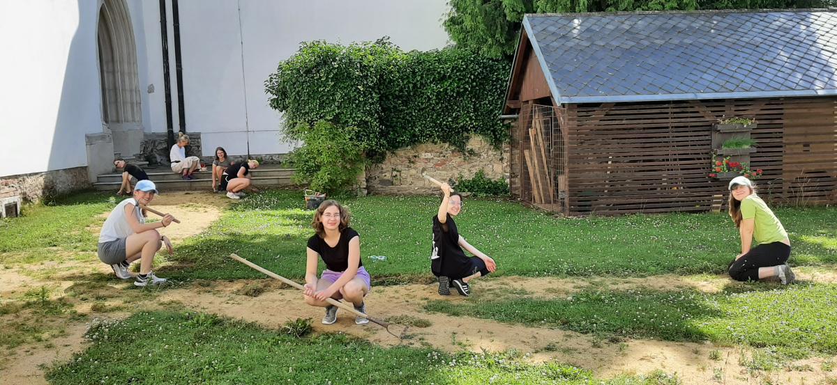 Comunione, preghiera e lavoro: il soggiorno estivo dei giovani con le sorelle e i fratelli Servi della Sofferenza in Repubblica Ceca Comunione, preghiera e lavoro: il soggiorno estivo dei giovani con le sorelle e i fratelli Servi della Sofferenza in Repubblica Ceca