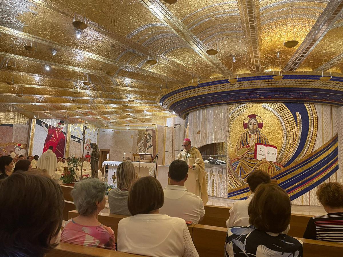 "Erano un cuor solo e un'anima sola". Gli esercizi spirituali a San Giovanni Rotondo dei consacrati Servi della Sofferenza "Erano un cuor solo e un'anima sola". Gli esercizi spirituali a San Giovanni Rotondo dei consacrati Servi della Sofferenza