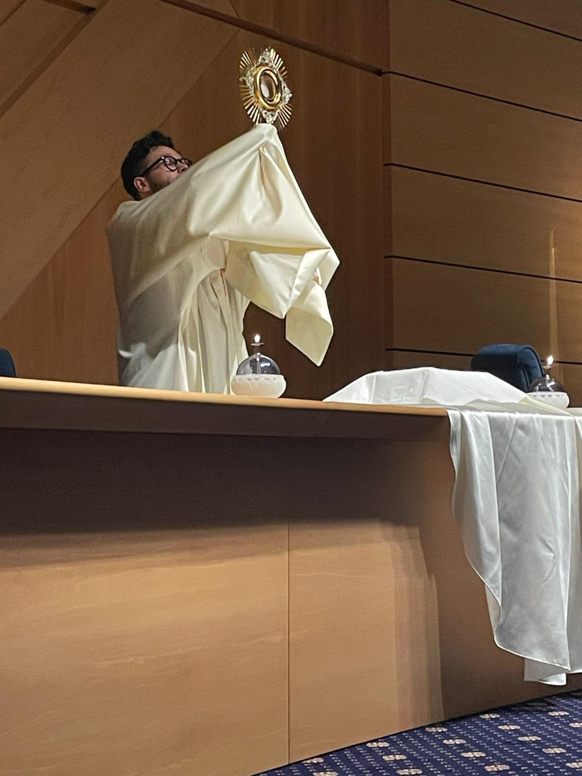 "Erano un cuor solo e un'anima sola". Gli esercizi spirituali a San Giovanni Rotondo dei consacrati Servi della Sofferenza "Erano un cuor solo e un'anima sola". Gli esercizi spirituali a San Giovanni Rotondo dei consacrati Servi della Sofferenza