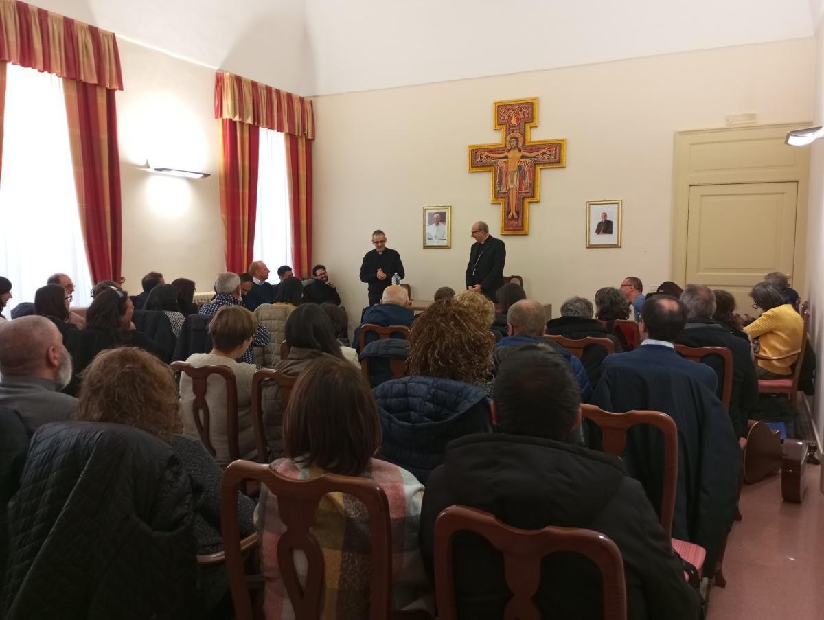 Le comunità di Ruvo e Molfetta incontrano Mons. Giuseppe Russo Le comunità di Ruvo e Molfetta incontrano Mons. Giuseppe Russo
