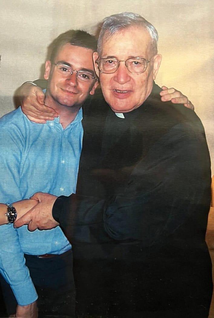 Gli Associati intorno al Padre Gli Associati intorno al Padre