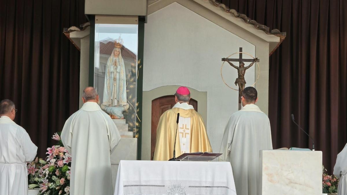 130 Servi della Sofferenza zu Füssen der Madonna von Fatima