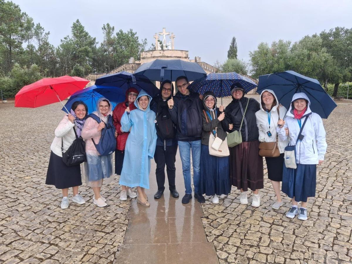 130 Servi della Sofferenza zu Füssen der Madonna von Fatima 130 Servi della Sofferenza zu Füssen der Madonna von Fatima