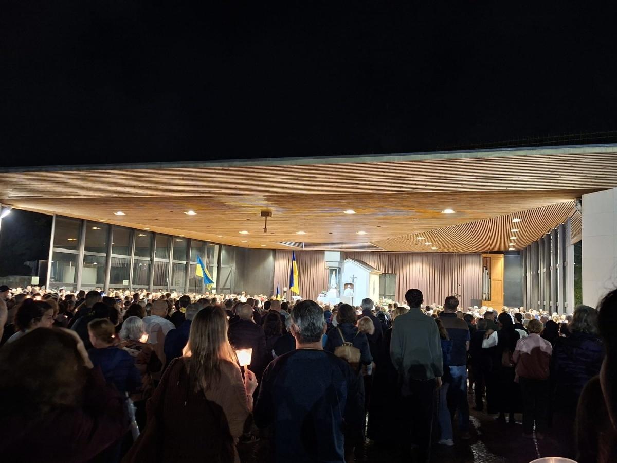130 Servi della Sofferenza zu Füssen der Madonna von Fatima 130 Servi della Sofferenza zu Füssen der Madonna von Fatima